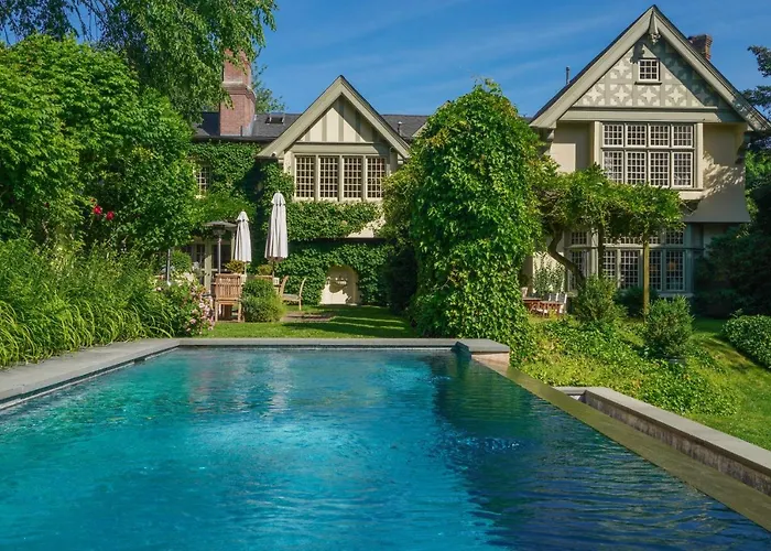 Hotel with pool: The Baker House 1650